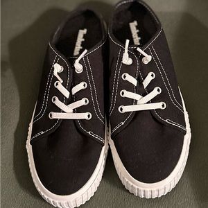 BRAND NEW • Timberland mules • size 6.5 women